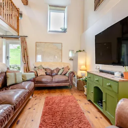 2 Bed In Oc-wa306 Holiday home