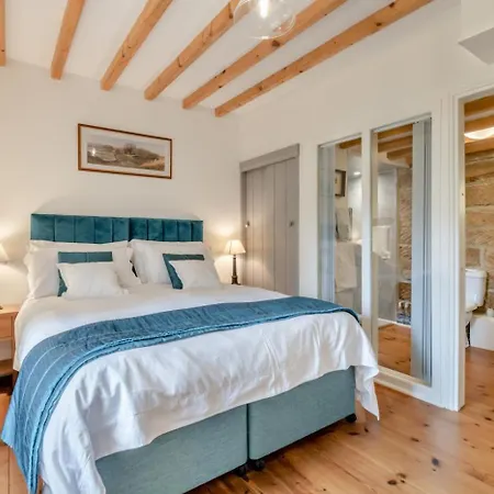 2 Bed In Oc-wa306 Holiday home